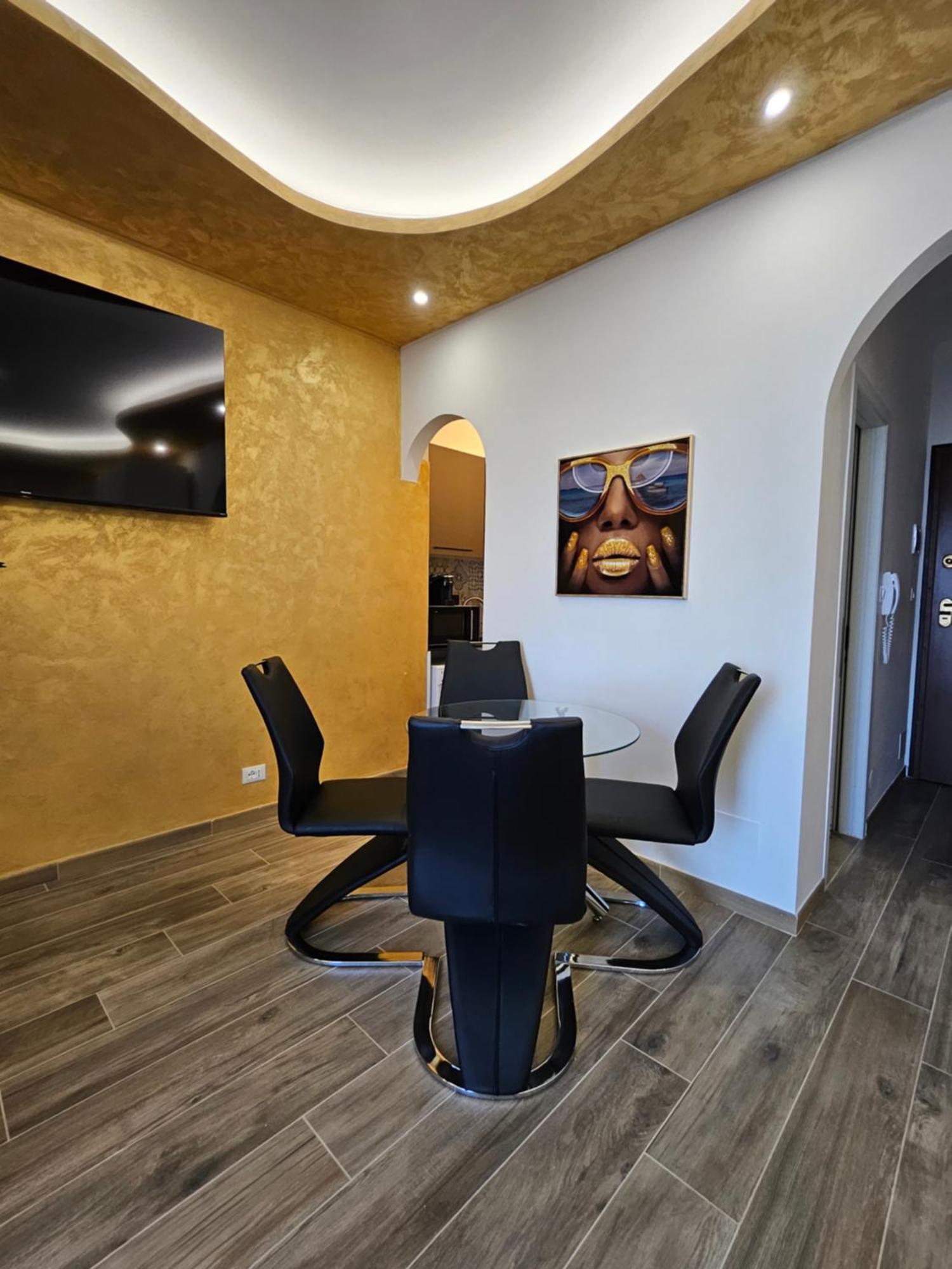 Apartment La *